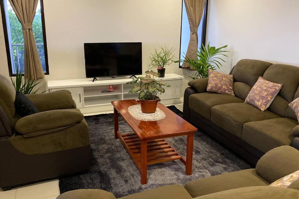 Lovely 4-Bedroom Holiday Home With Free Parking. Lautoka Eksteriør billede