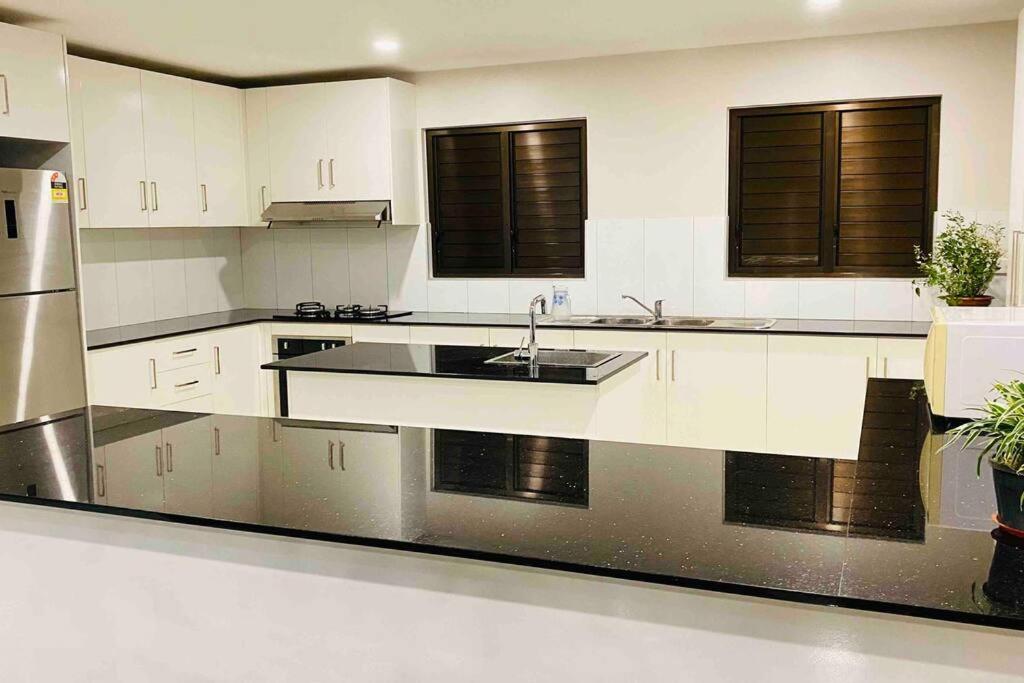 Lovely 4-Bedroom Holiday Home With Free Parking. Lautoka Eksteriør billede